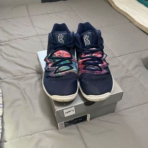 Nike Kyrie series 5 size 7 mens shoes in color Navy